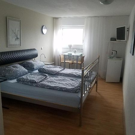 Rooming24, Kleine Pension ลูเบค ภายนอก รูปภาพ