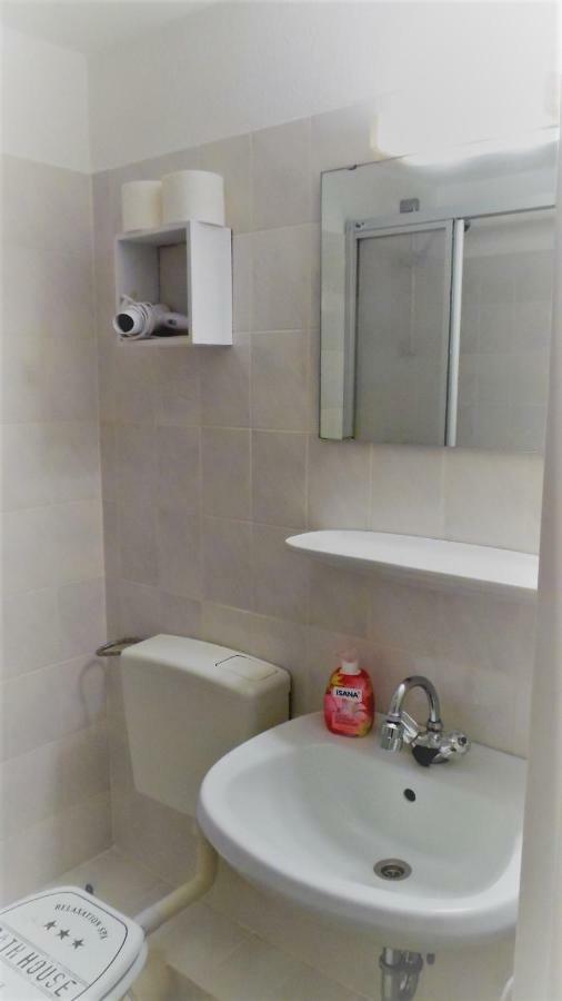 Rooming24, Kleine Pension ลูเบค ภายนอก รูปภาพ